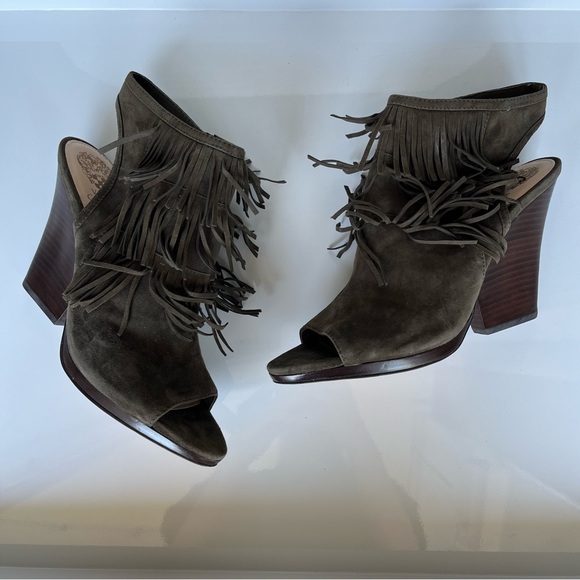 Vince Camuto Women's Jadon Fringe Peep Toe Ankle Booties in Olive Green 10 - Picture 3 of 16